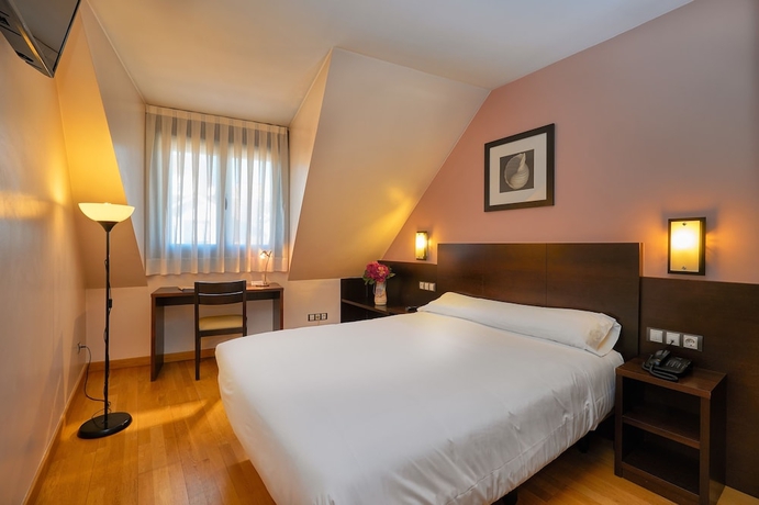 Imagen de la habitación del Hotel Castro Real. Foto 13