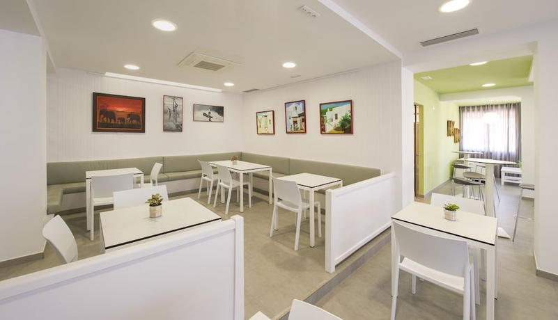 Imagen del bar/restaurante del Hotel Casual Bahía Ibiza. Foto 7