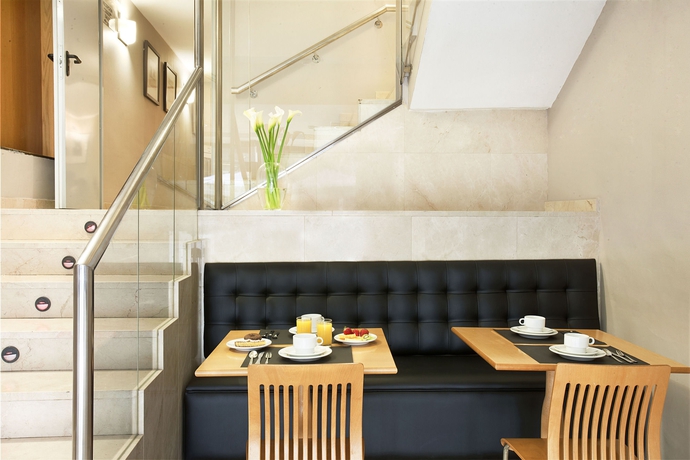 Imagen del bar/restaurante del Hotel Casual Colours Barcelona. Foto 2