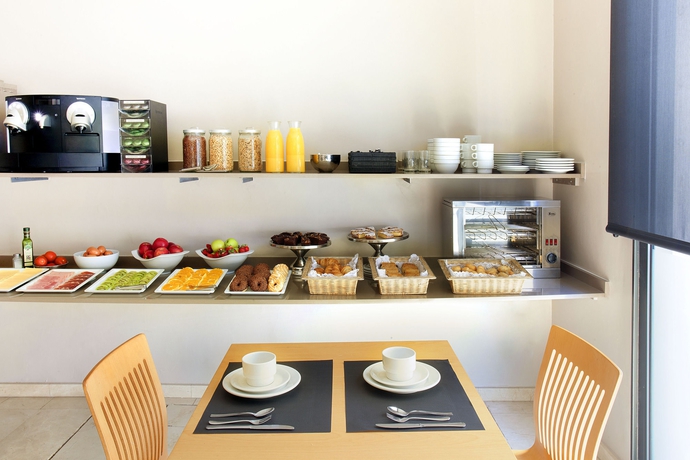 Imagen del bar/restaurante del Hotel Casual Colours Barcelona. Foto 3