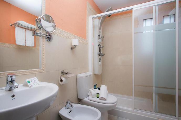 Imagen de la habitación del Hotel Casual Don Juan Tenorio Sevilla. Foto 3