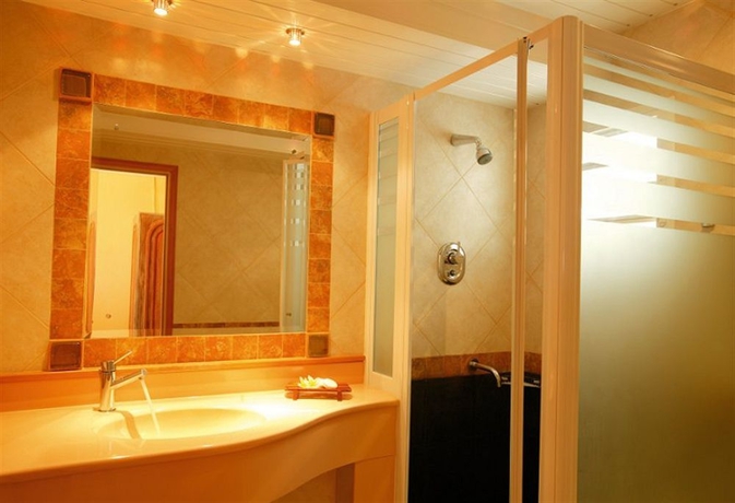 Imagen de la habitación del Hotel Casuarina Resort and Spa. Foto 5