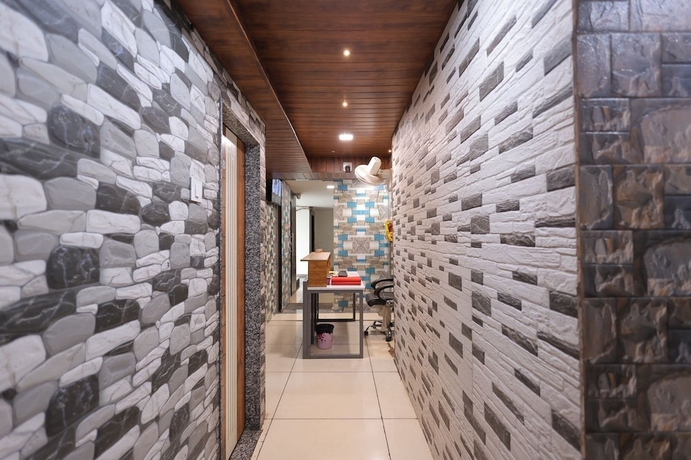 Imagen de los interiores del Hotel Cat, Rajkot. Foto 13