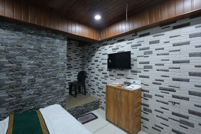 Imagen de la habitación del Hotel Cat, Rajkot. Foto 4