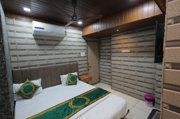 Imagen de la habitación del Hotel Cat, Rajkot. Foto 7
