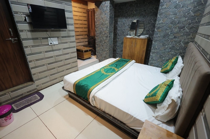 Imagen de la habitación del Hotel Cat, Rajkot. Foto 8