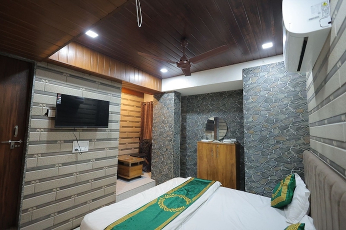 Imagen de la habitación del Hotel Cat, Rajkot. Foto 9