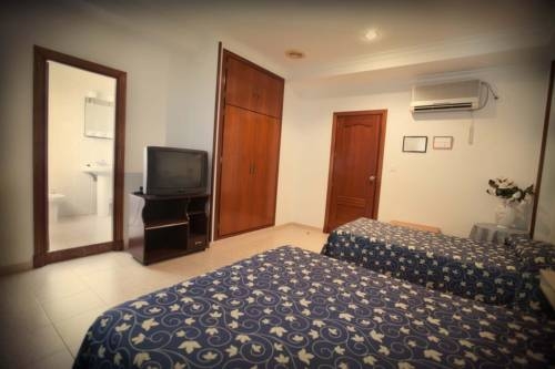 Imagen de la habitación del Hotel Catalán. Foto 13