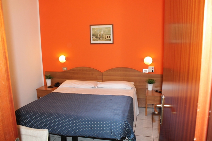 Imagen de la habitación del Hotel Catalani E Madrid. Foto 2