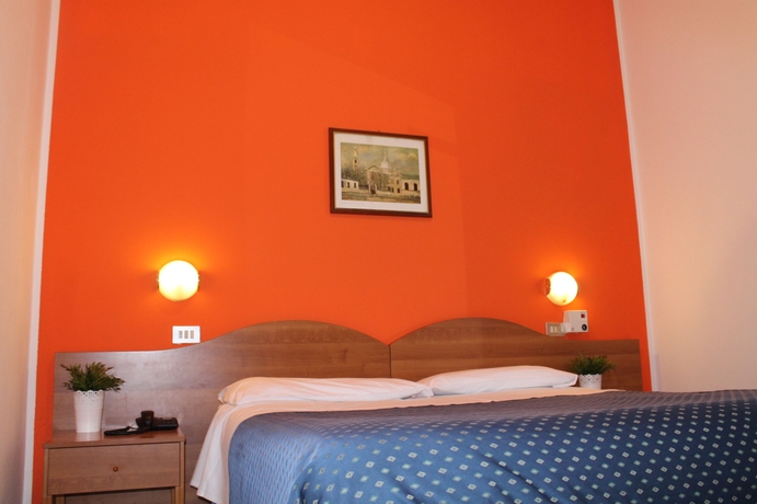 Imagen de la habitación del Hotel Catalani E Madrid. Foto 13