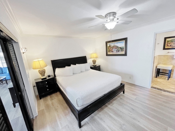 Imagen de la habitación del Hotel Catalina Courtyard Suites. Foto 5