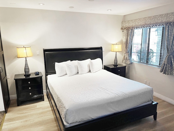 Imagen de la habitación del Hotel Catalina Courtyard Suites. Foto 17