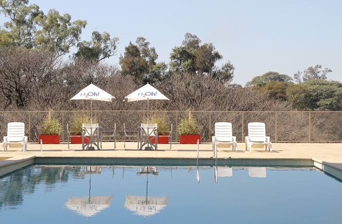 Imagen de la piscina del Hotel Catalinas. Foto 19