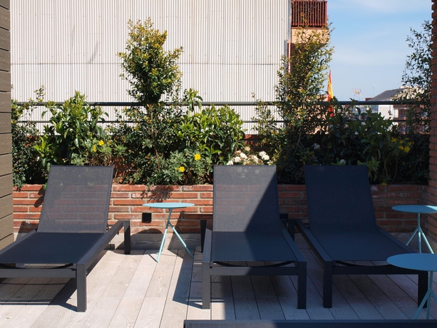 Imagen de la piscina del Hotel Catalonia Albeniz. Foto 13