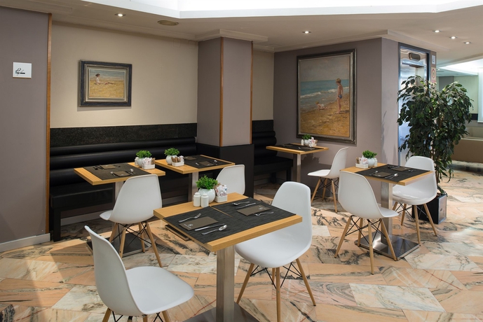 Imagen del bar/restaurante del Hotel Catalonia Albeniz. Foto 2