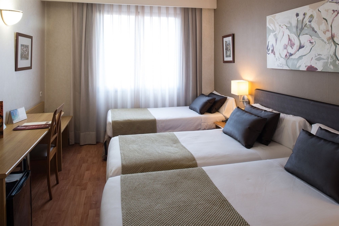 Imagen de la habitación del Hotel Catalonia Albeniz. Foto 8