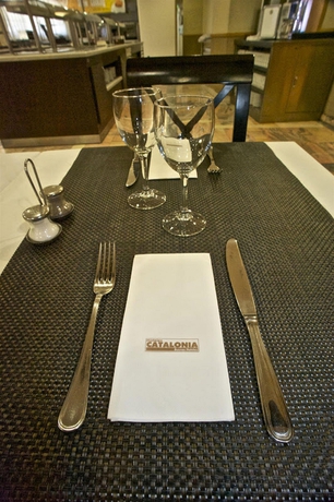 Imagen del bar/restaurante del Hotel Catalonia Atenas. Foto 5