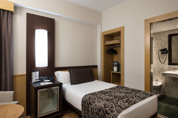 Imagen de la habitación del Hotel Catalonia Atenas. Foto 13