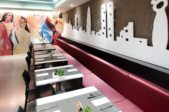 Imagen del bar/restaurante del Hotel Catalonia Avinyó. Foto 3