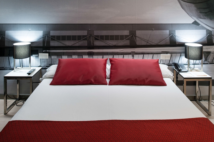 Imagen de la habitación del Hotel Catalonia Avinyó. Foto 15