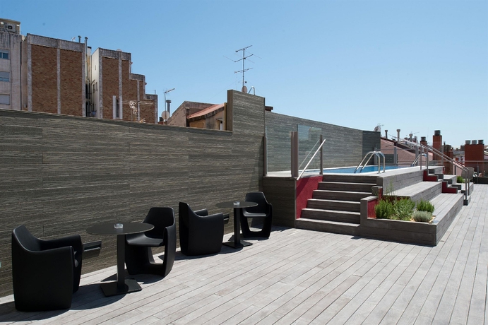 Imagen de la piscina del Hotel Catalonia Barcelona 505. Foto 16