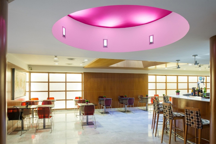 Imagen del bar/restaurante del Hotel Catalonia Barcelona 505. Foto 2