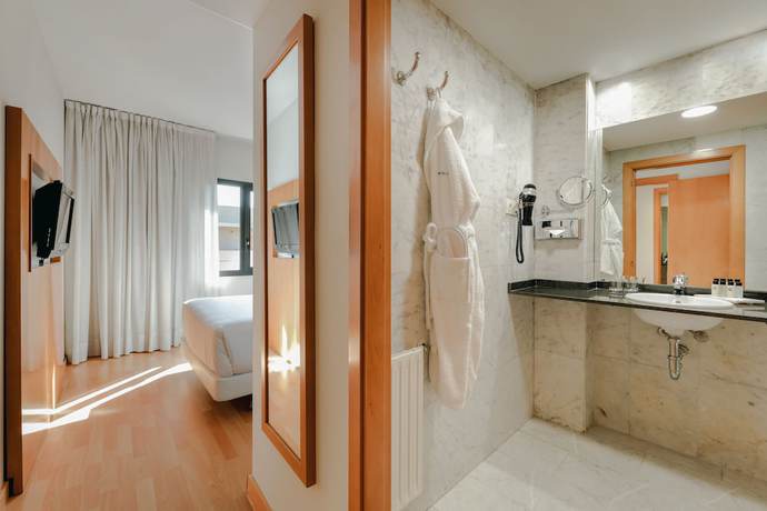 Imagen de la habitación del Hotel Catalonia Barcelona Beach. Foto 16