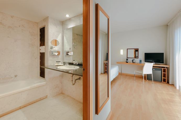 Imagen de la habitación del Hotel Catalonia Barcelona Beach. Foto 20