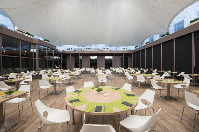 Imagen del bar/restaurante del Hotel Catalonia Barcelona Plaza. Foto 2