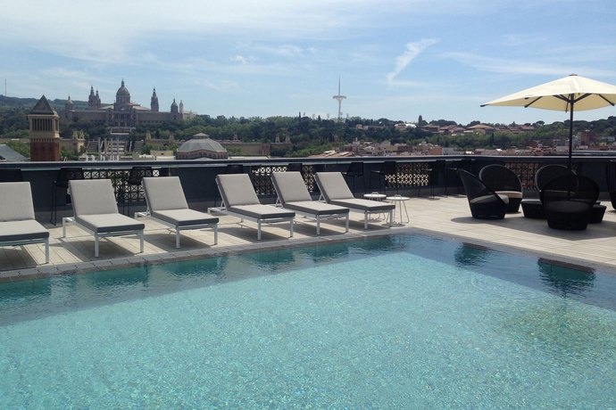 Imagen de la piscina del Hotel Catalonia Barcelona Plaza. Foto 15