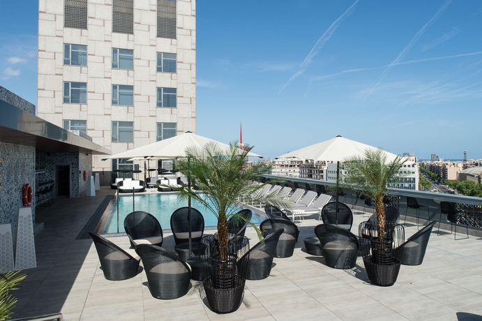 Imagen de la piscina del Hotel Catalonia Barcelona Plaza. Foto 16