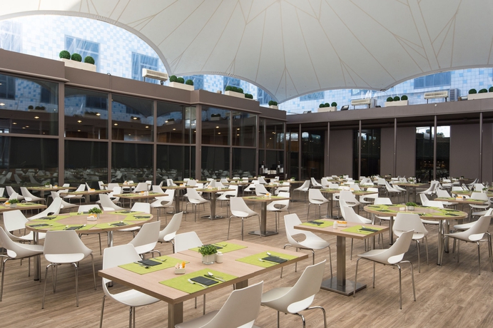 Imagen del bar/restaurante del Hotel Catalonia Barcelona Plaza. Foto 3