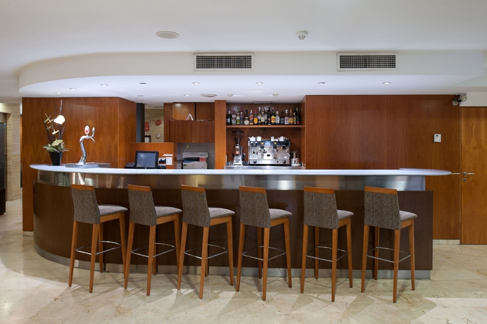 Imagen del bar/restaurante del Hotel Catalonia Born. Foto 3