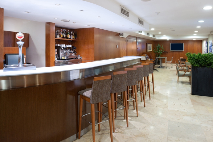 Imagen del bar/restaurante del Hotel Catalonia Born. Foto 4