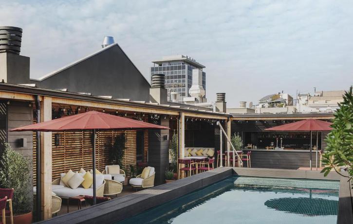 Imagen de la piscina del Hotel Catalonia Boulevard. Foto 16