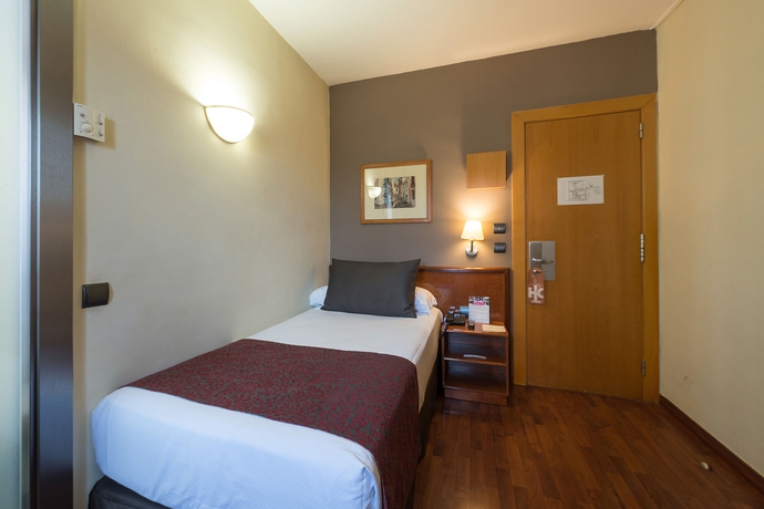 Imagen de la habitación del Hotel Catalonia Castellnou. Foto 7