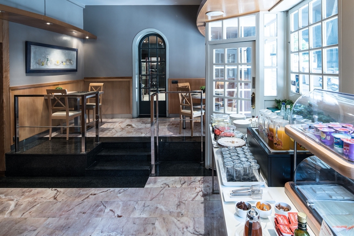 Imagen del bar/restaurante del Hotel Catalonia Castellnou. Foto 2