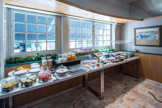 Imagen del bar/restaurante del Hotel Catalonia Castellnou. Foto 3