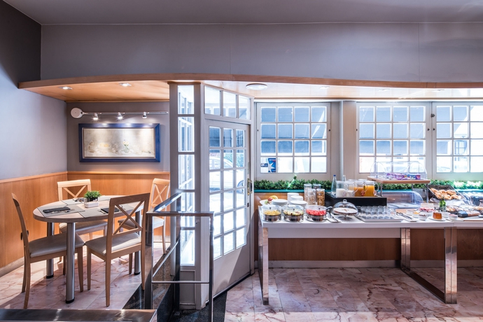 Imagen del bar/restaurante del Hotel Catalonia Castellnou. Foto 4