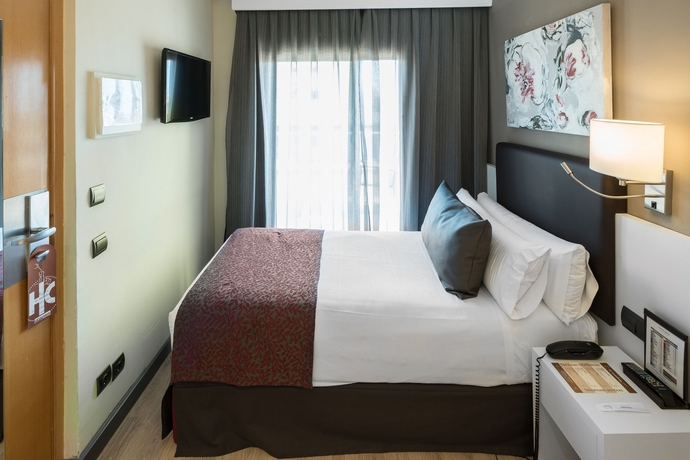 Imagen de la habitación del Hotel Catalonia Castellnou. Foto 9