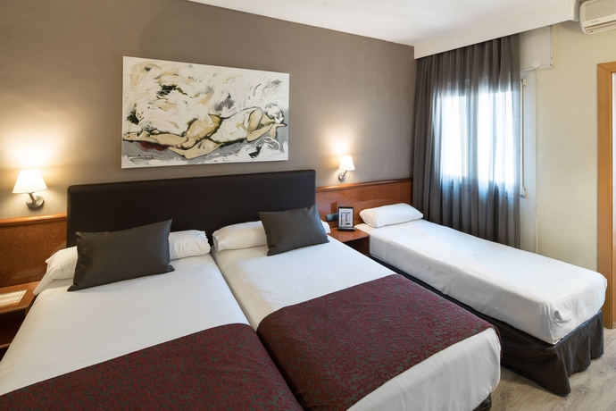 Imagen de la habitación del Hotel Catalonia Castellnou. Foto 10