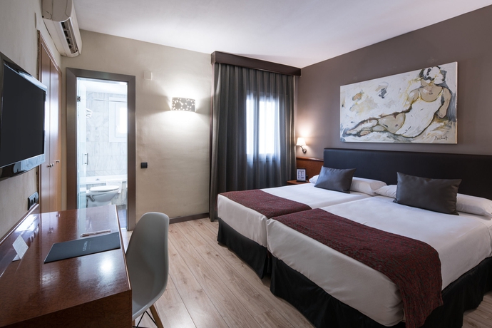 Imagen de la habitación del Hotel Catalonia Castellnou. Foto 12