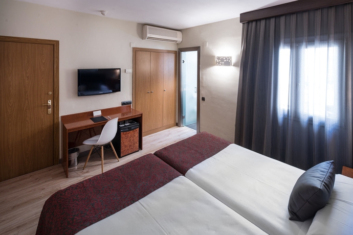 Imagen de la habitación del Hotel Catalonia Castellnou. Foto 13