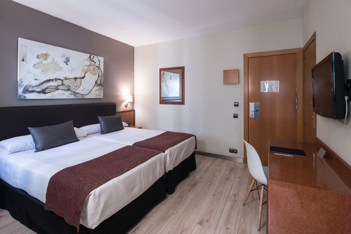 Imagen de la habitación del Hotel Catalonia Castellnou. Foto 16