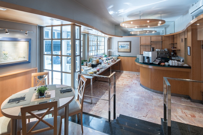 Imagen del bar/restaurante del Hotel Catalonia Castellnou. Foto 6