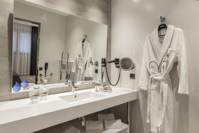 Imagen de la habitación del Hotel Catalonia Excelsior. Foto 6