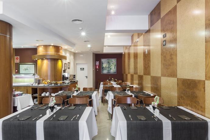 Imagen del bar/restaurante del Hotel Catalonia Excelsior. Foto 2