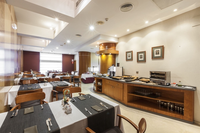 Imagen del bar/restaurante del Hotel Catalonia Excelsior. Foto 3