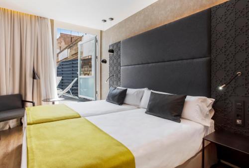 Imagen de la habitación del Hotel Catalonia Giralda. Foto 4