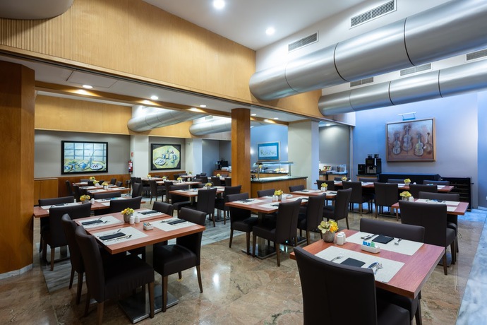 Imagen del bar/restaurante del Hotel Catalonia Gracia. Foto 6